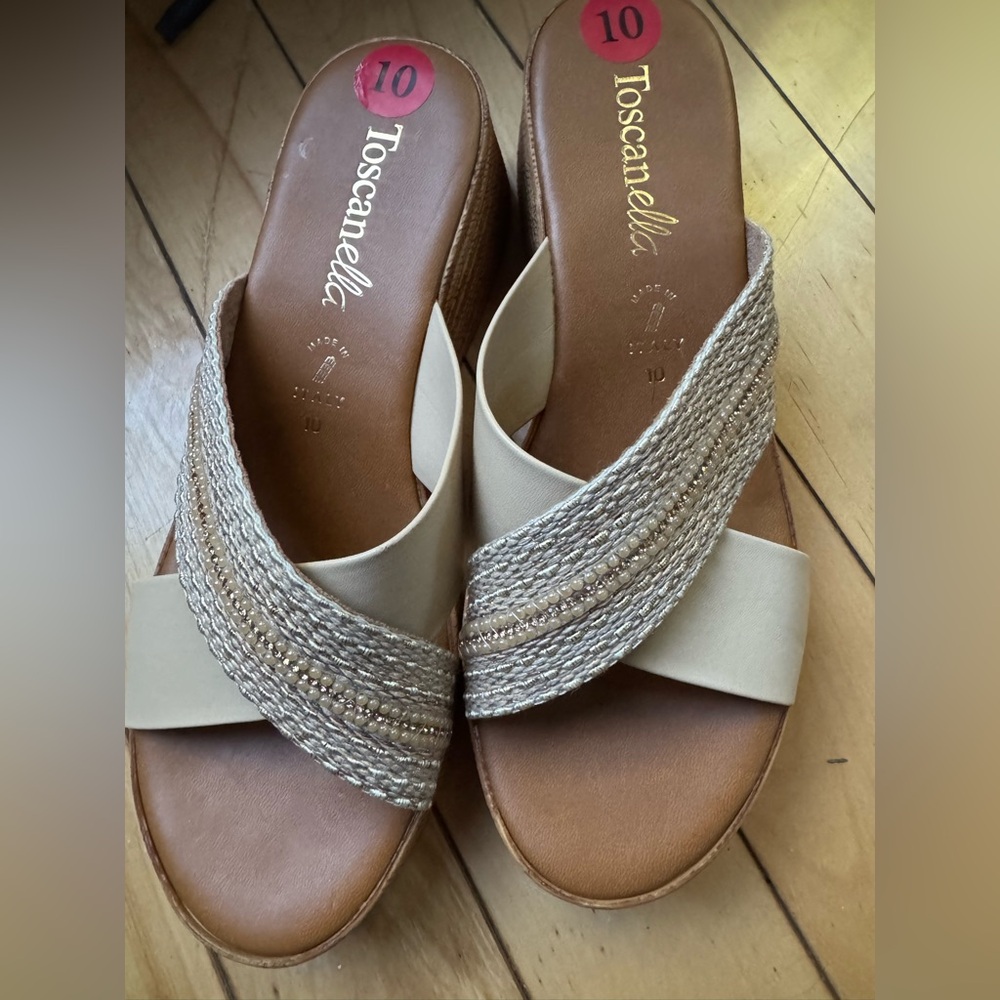 Toscanella Women's Cream and Tan Sandals NEW